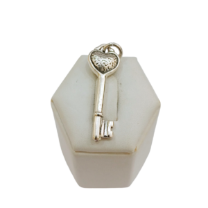 Dije llave en plata inflada