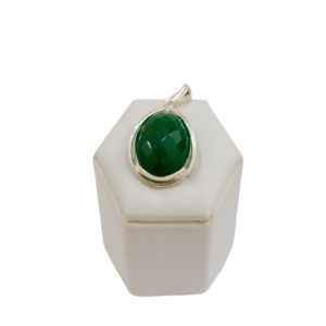 Dije Gota en plata con piedra cubic verde