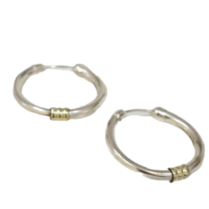 Aros inflados con detalle en oro