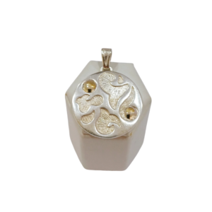 Dije de plata con apliques en oro