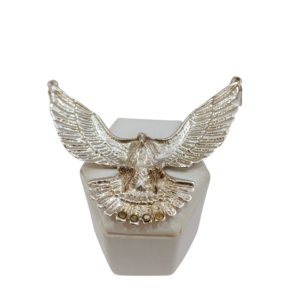 Dije águila en plata