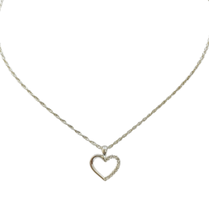Cadena de plata con dije de corazón