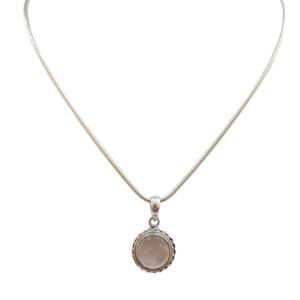 Cadena de plata con dije de piedra