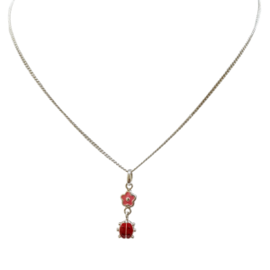 Cadena de plata con dije vaquita San Antonio y flor