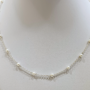 Gargantilla de plata con perlas