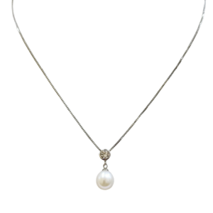 Cadena de plata con dije perla de río y punto luz