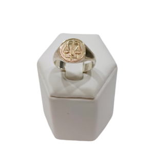 Anillo Abogado mesita de oro