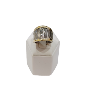 Anillo bombé de plata empavonada rayado con detalles en oro