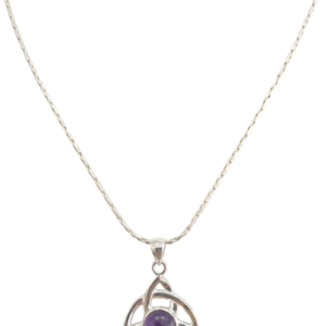 Cadena de plata con dije triqueta con piedra amatista