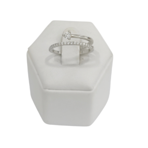 Anillo flecha en plata con circonias