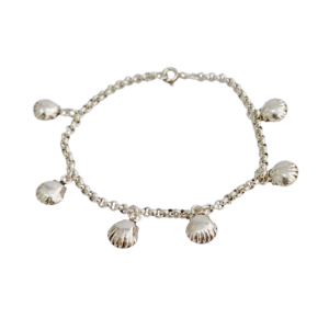 Pulsera de plata con dijes de ostras