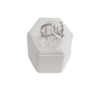 Anillo en plata con circonias