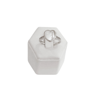 Anillo corazon en plata con nacar y circonias