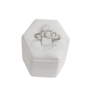 Anillo en plata con circonias