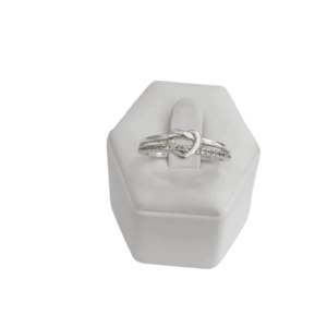 Anillo corazon entrelazado en plata con circonias
