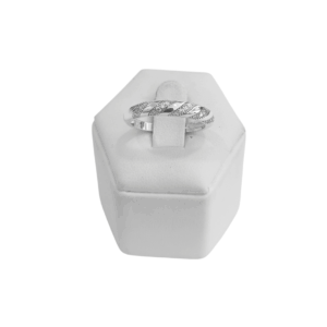 Anillo en plata con circonias