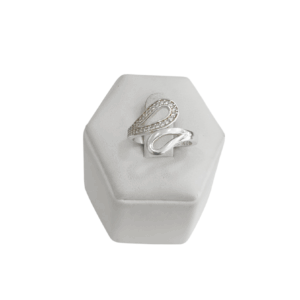 Anillo en plata con circonias