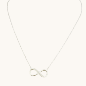 Cadena de plata con dije Infinito